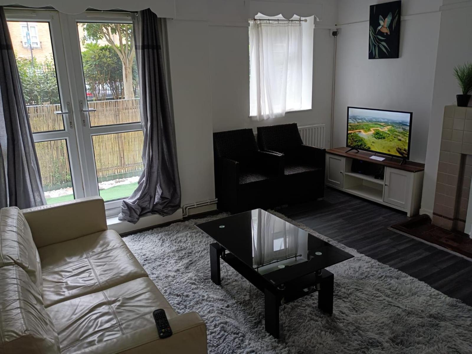 The London Apartment Exterior photo